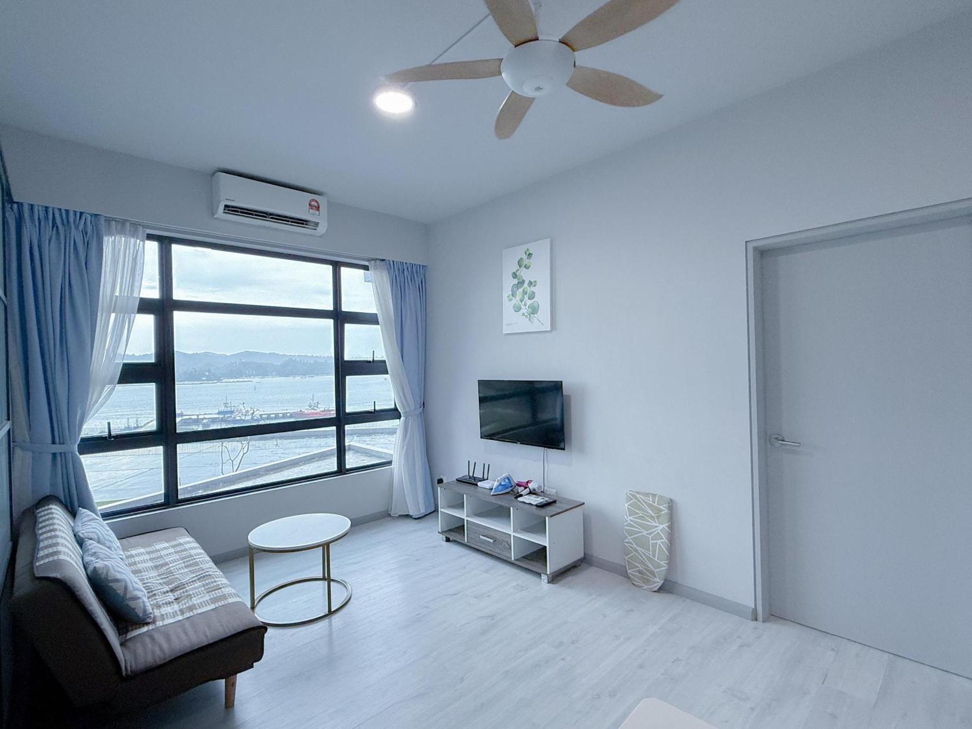Blue Summer At Jesslton Quay 亚庇忆廊 Seaview *